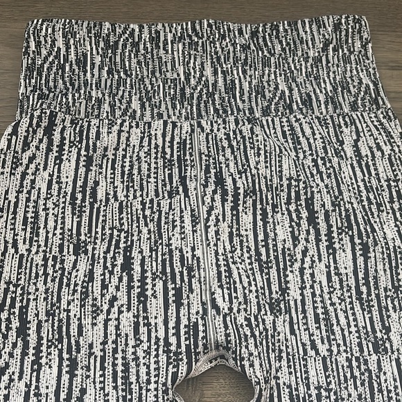 Athleta |  Black & White Flurry Elemental Base Layer Tights Pants Size Medium - Picture 12 of 13